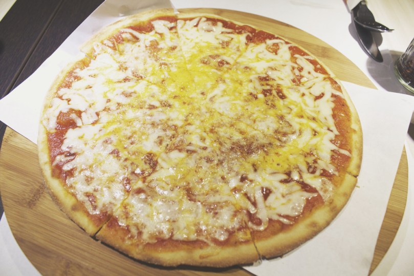 Arabela, Camello's Bakehaus & Coffee Shop - PIZZA: FOUR CHEESE XL