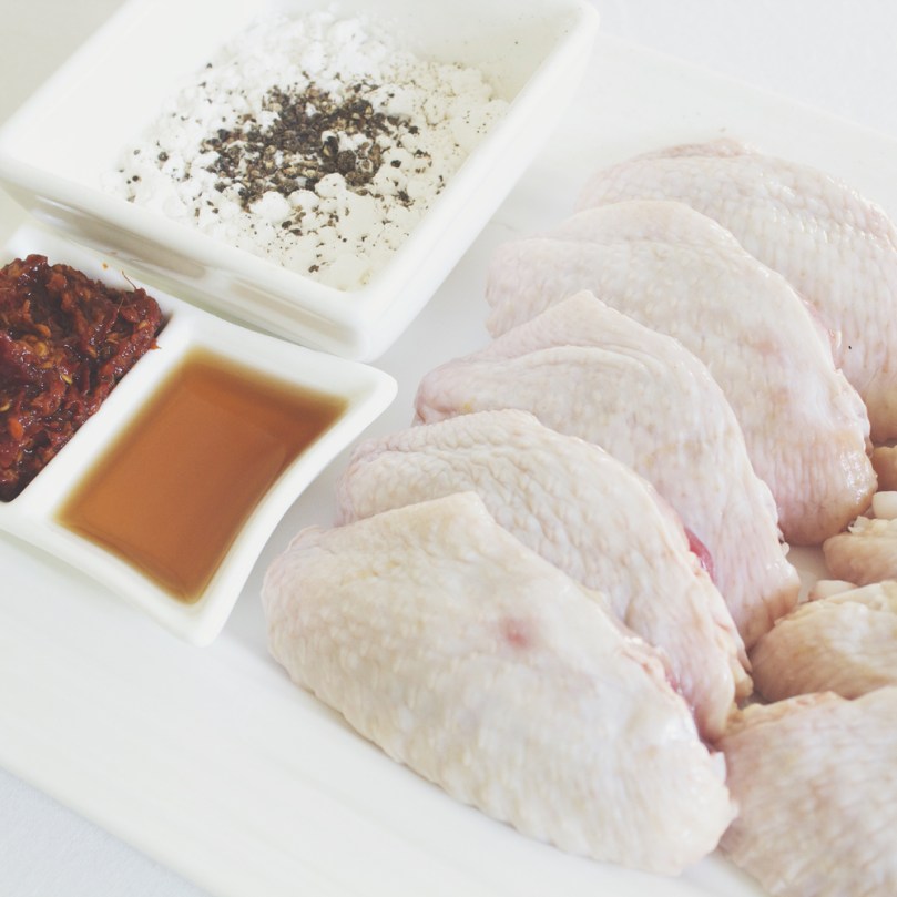 Tom Yum Gài Tôt (ต้มยำ ไก่ทอด) Ingredients