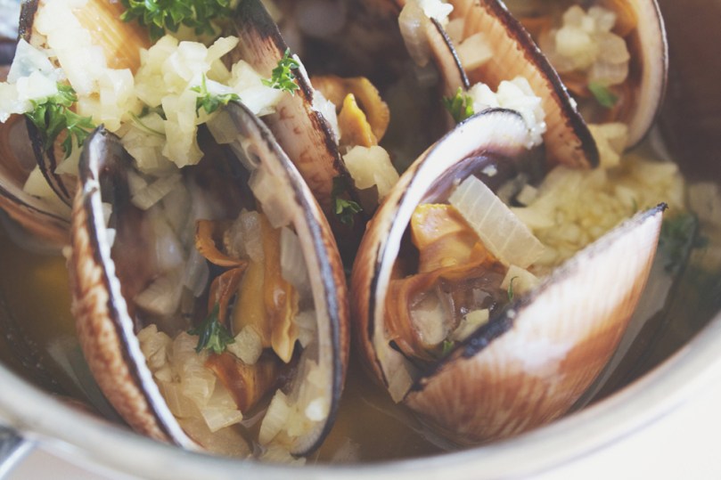 Garlic Butter Flame Clams