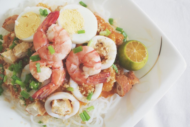 Pancit Palabok (Filipino Style Noodles with Prawn Gravy)