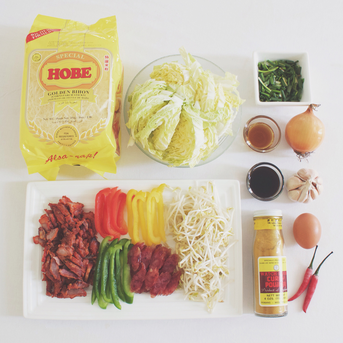 Singapore Mei Fun (Fried Rice Vermicelli Noodles in Curry Powder)