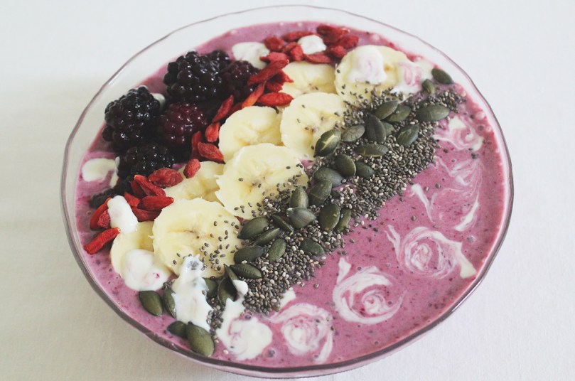 Banana & Blackberry Smoothie Bowl