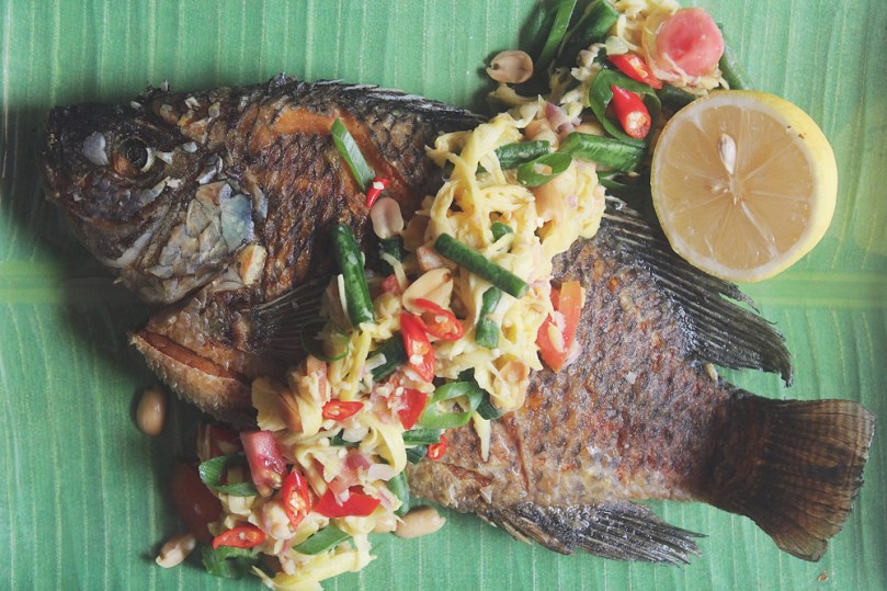 Yam Pla Duk Fu (ยำปลาดุกฟู) Crispy Fish with Green Mango Salad