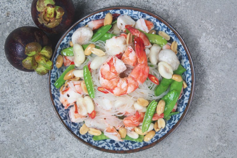 Mangosteen Vermicelli Salad with Steamed Prawns & Snow Peas