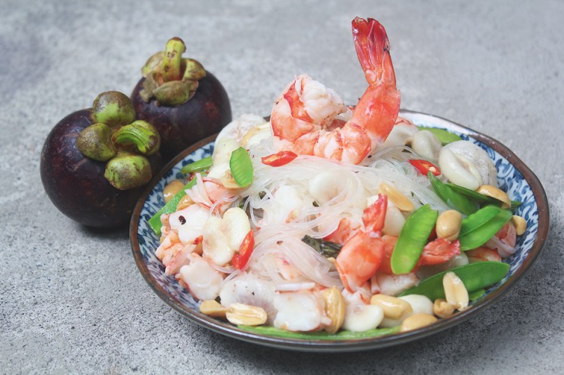 Mangosteen Vermicelli Salad with Steamed Prawns & Snow Peas