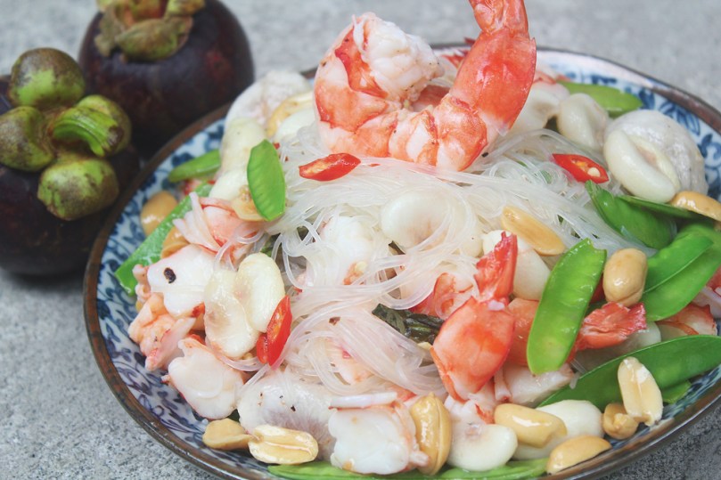 Mangosteen Vermicelli Salad with Steamed Prawns & Snow Peas
