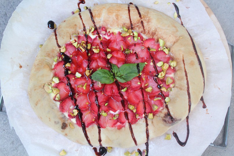 Strawberry & Mascarpone Dessert Pizza