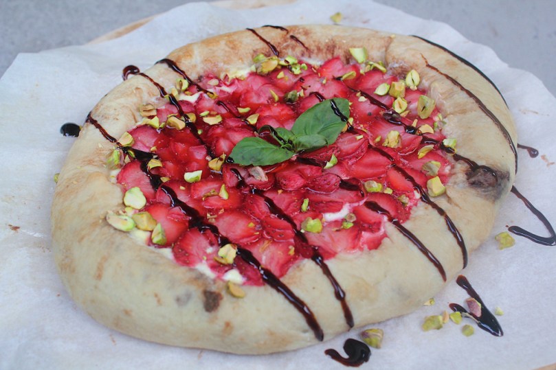 Strawberry & Mascarpone Dessert Pizza