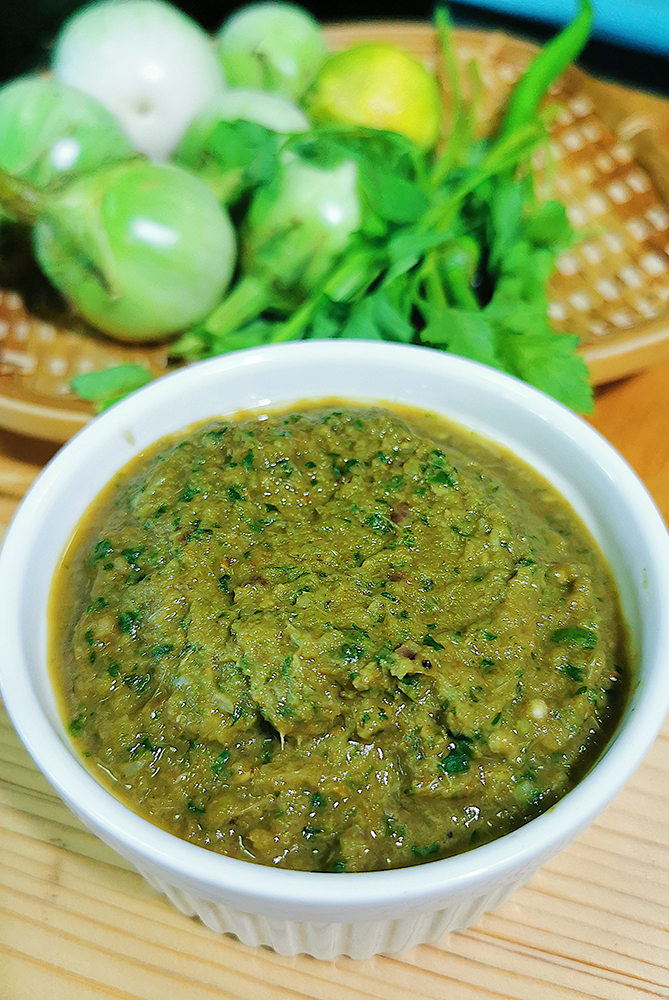Homemade Thai Green Curry Paste