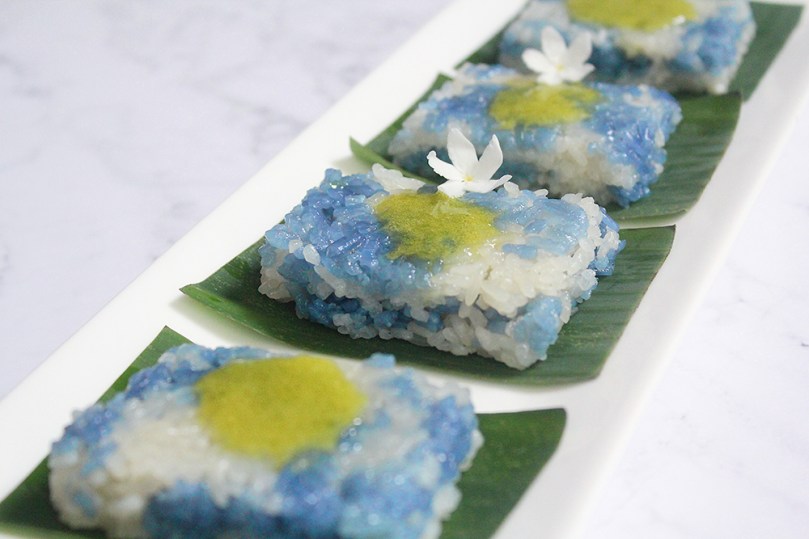 Pulut Tai Tai (Blue Glutinous Rice Cakes)